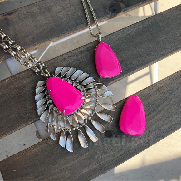 Single Kendra Scott Neon Pink Harlow Stone - Picture 2 of 5